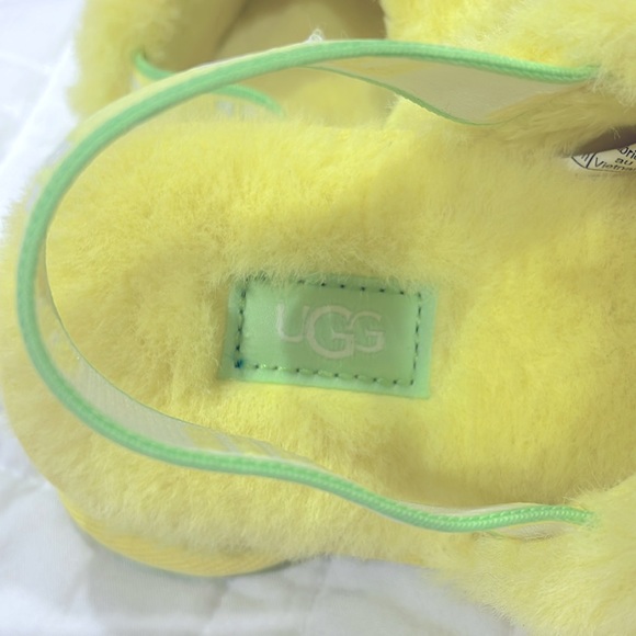 Ugg Fluff Yeah Pineapple Stuffie Slides (Girl) 🍍 - Picture 4 of 6